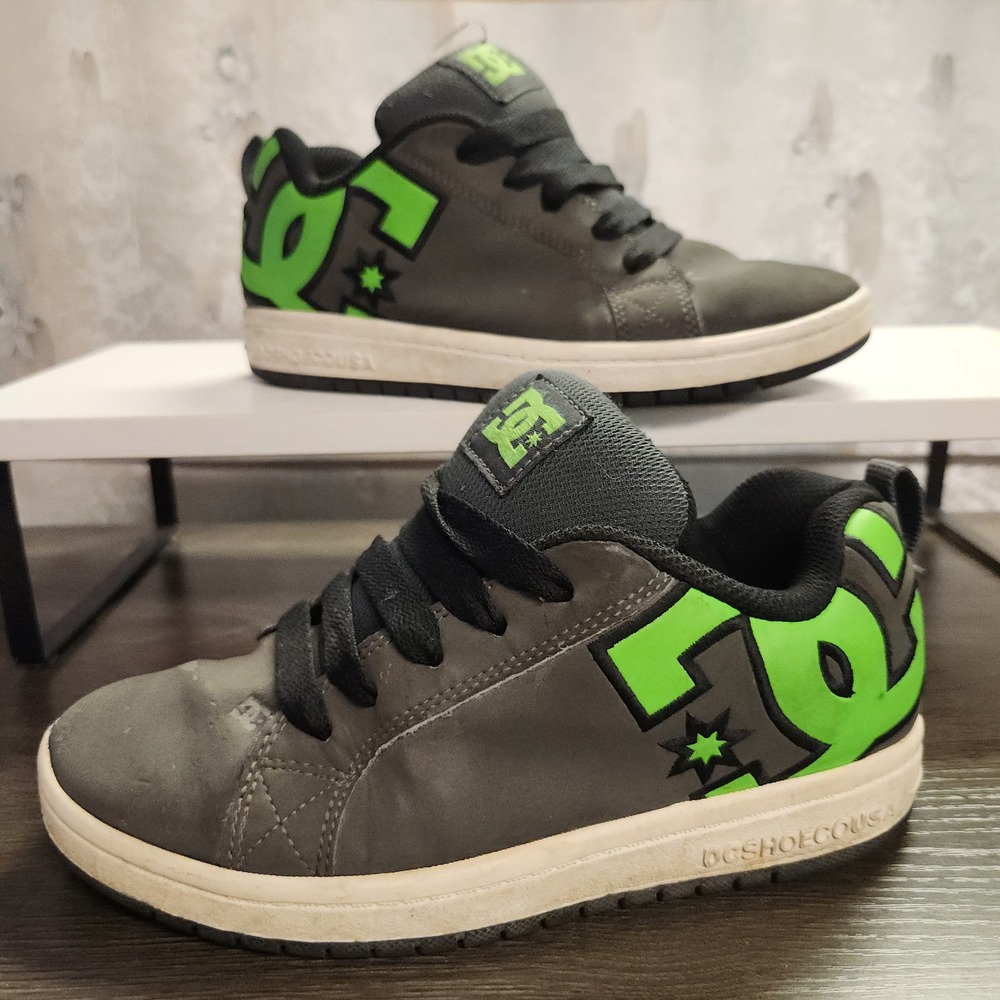 DC Shoes Court Graffik Boys Size 5 Black/Green Y2K Logo Skateboarding Sneakers